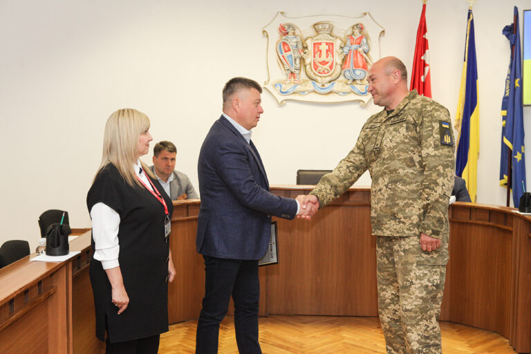 Ветерану з Вінниці вручили сертифікат на придбання автомобіля