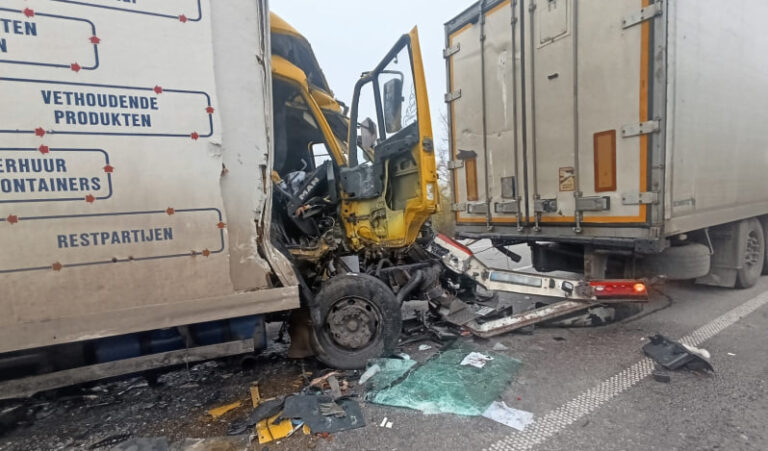 У Гайсинському районі зіткнулися дві вантажівки: постраждав 19-річний пасажир