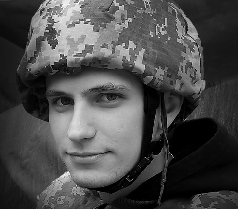 18 місяців вважався зниклим безвісти: Вінниця прощається з воїном Павлом Резидентом