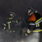 Вогонь через недбалість: у Вінниці ледь не згорів склад (ФОТО)