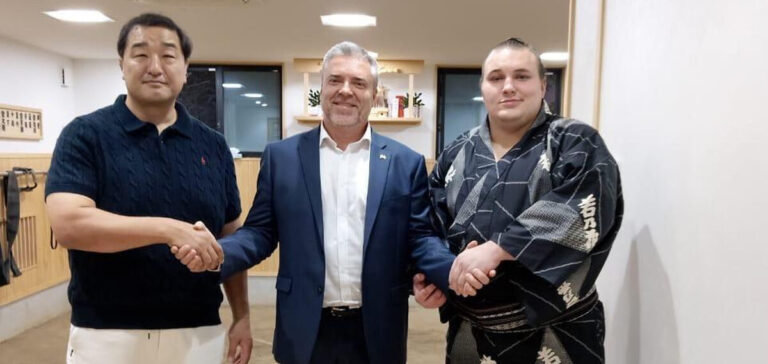 Посол України в Японії відвідав борця сумо Данила Явгусишина з Вінниці