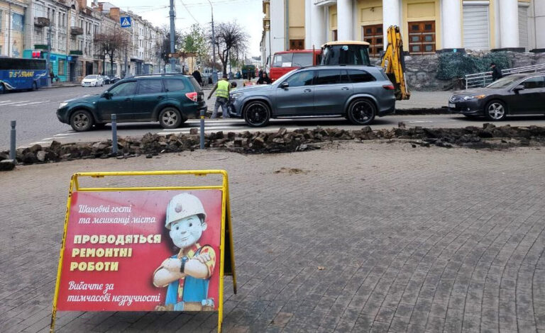 Безпечніше перехрестя для пішоходів: у Вінниці оновлюють центральну частину міста