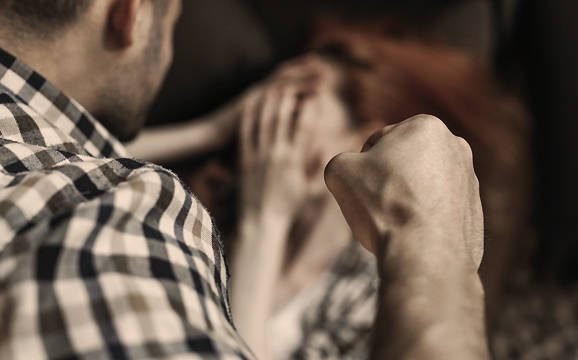 У Вінниці чоловік, який знущався з дружини та дитини, сплатить 850 гривень штрафу