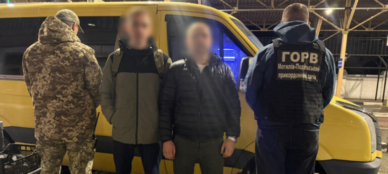 Сховався під дитячими речами: на Вінниччині викрили чоловіка, який хотів утекти за кордон