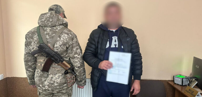 Спроба коштувала 10 тисяч доларів: чоловік хотів виїхати з України з підробленою довідкою
