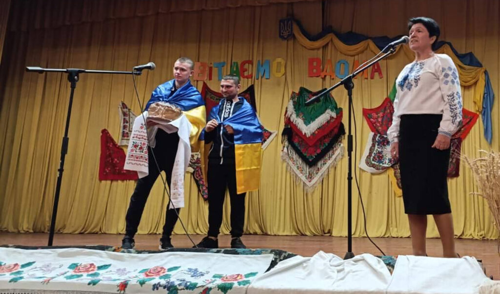 На Вінниччині з полону додому повернулися одразу двоє воїнів (ФОТО)