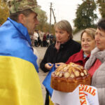 У селі на Вінниччині зустріли звільненого з ворожого полону Андрія Василюка (ФОТО)
