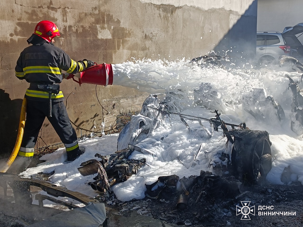 У гаражному кооперативі Вінниці горіло три автомобілі (ФОТО)