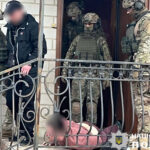 Мільйони на наркотиках: вінничанин облаштував нарколабораторію просто у приватному будинку (ФОТО)