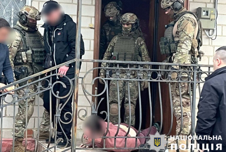 Мільйони на наркотиках: вінничанин облаштував нарколабораторію просто у приватному будинку (ФОТО)