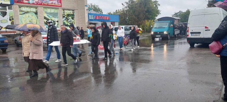 На Вінниччині попрощалися з 15-річною дівчиною, яку жорстоко вбили в Гайсинському районі