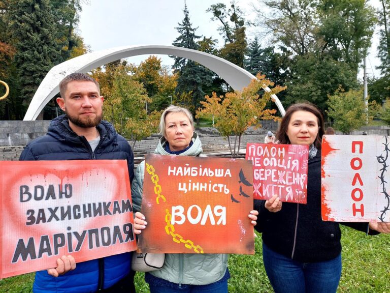 «Герої повинні повернутися додому»: у Вінниці провели акцію на підтримку полонених