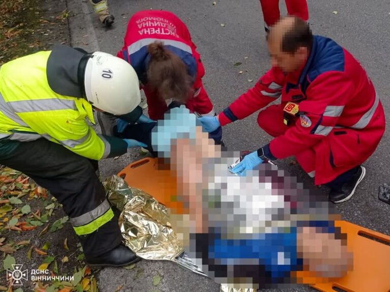 Рятувальна операція на Вінниччині: з кювету витягували авто з людьми