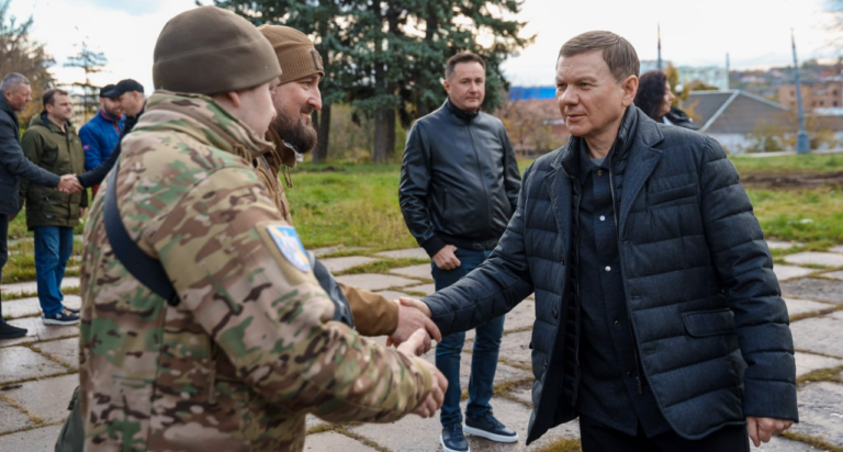 Вінницькі військові змагалися на кінофестивалі: переможці отримали пікапи та дрони
