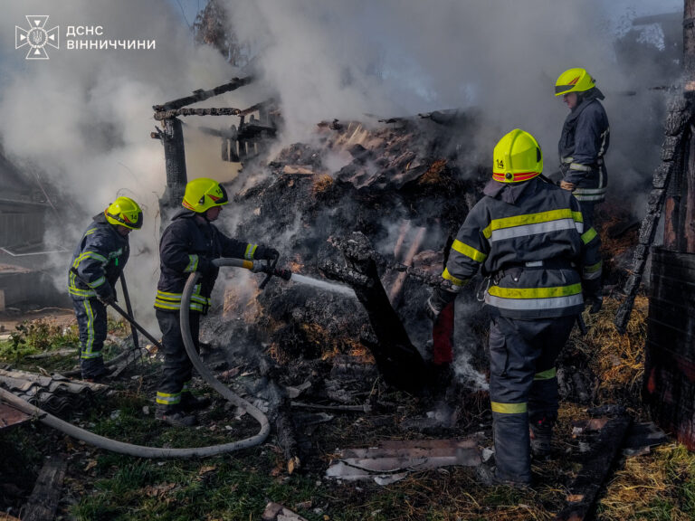 У Літині горіла адмінбудівля, а в у Шпикові будинок: які наслідки пожеж на Вінниччині