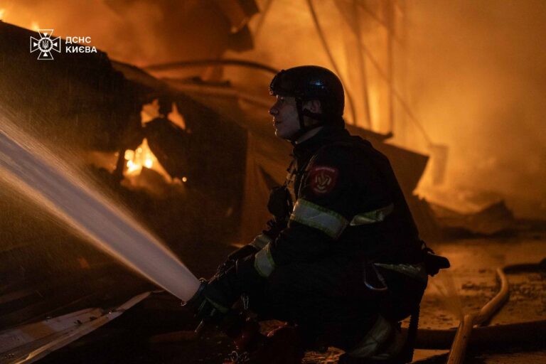 Балістичний удар по столиці: у Києві пожежі, загиблий та поранені