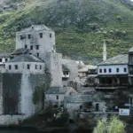 Де у світі є країна, якою правлять три президенти, і чим ще вона здивує туристів
