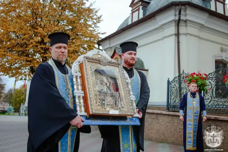 До Вінниці привезли чудотворну мироточиву ікону Пресвятої Богородиці