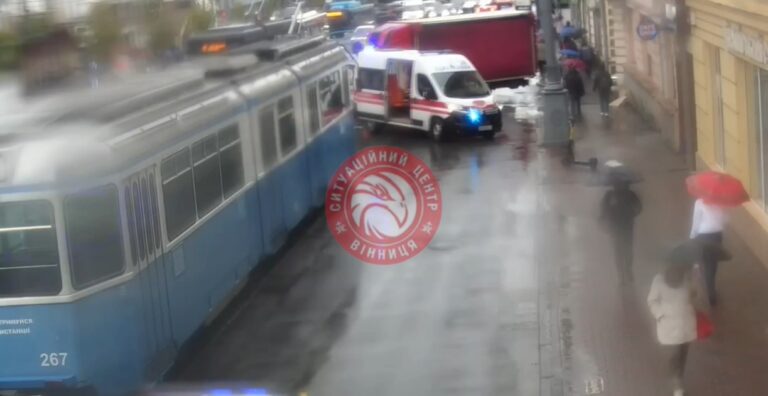 У центрі Вінниці автомобіль збив пішохода