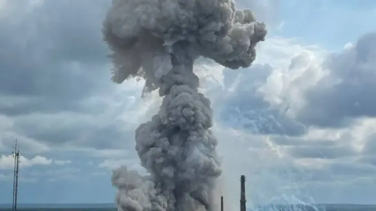 Росіяни вночі запустили по Україні 6 ракет і майже 100 дронів