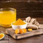 Що буде з організмом, якщо кожного ранку пити теплу воду з куркумою