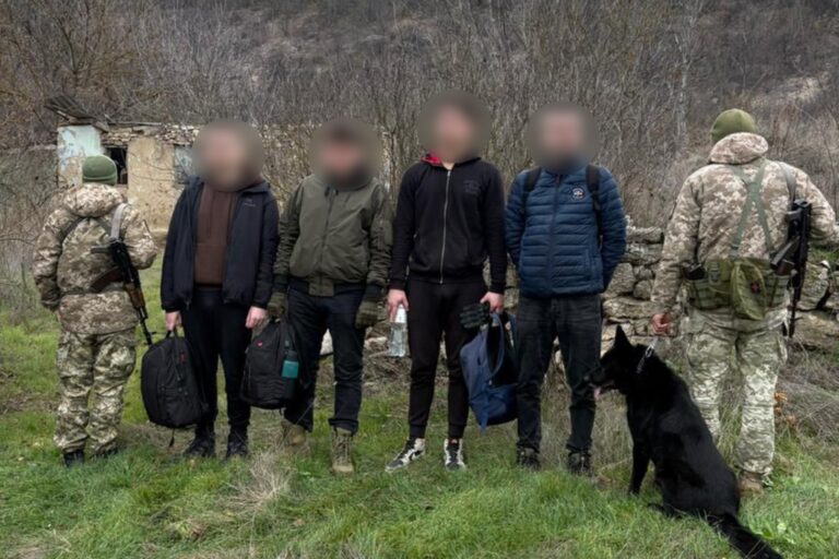 Собака Віччі допоміг прикордонникам спіймати втікачів на кордоні з Молдовою