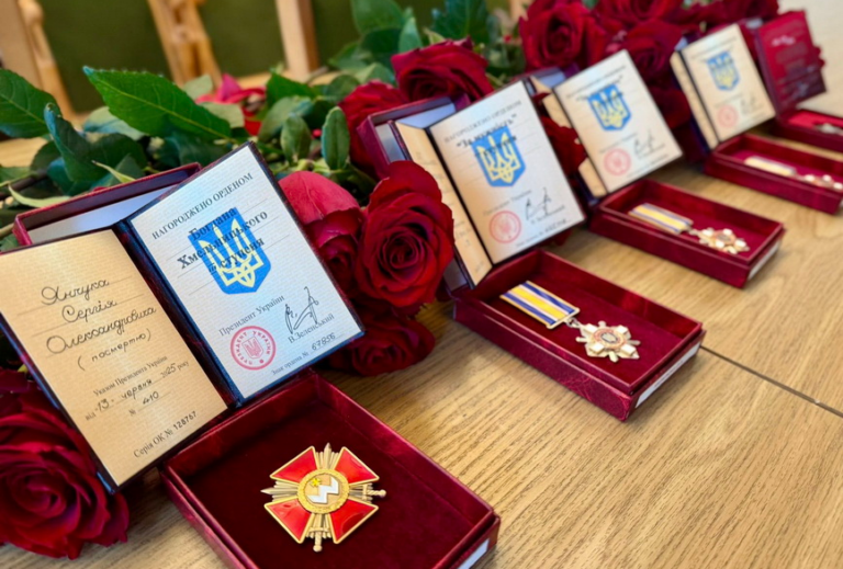 На Вінниччині передали родинам полеглих Захисників військові відзнаки