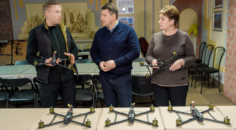 П’ять “залізних пташок” для фронту: Вінниця передала дрони захисникам Донеччини