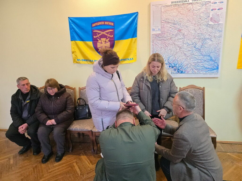 На Вінниччині передали державні нагороди родинам двох загиблих Героїв