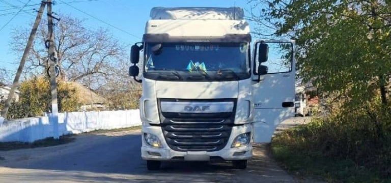 У Жмеринському районі вантажівка збила 9-річного хлопчика: дитина в лікарні