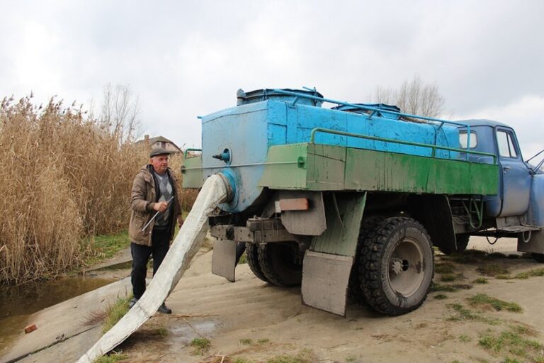 Судак, короп і карась: ставок Калинівки поповнили понад тонною зарибку