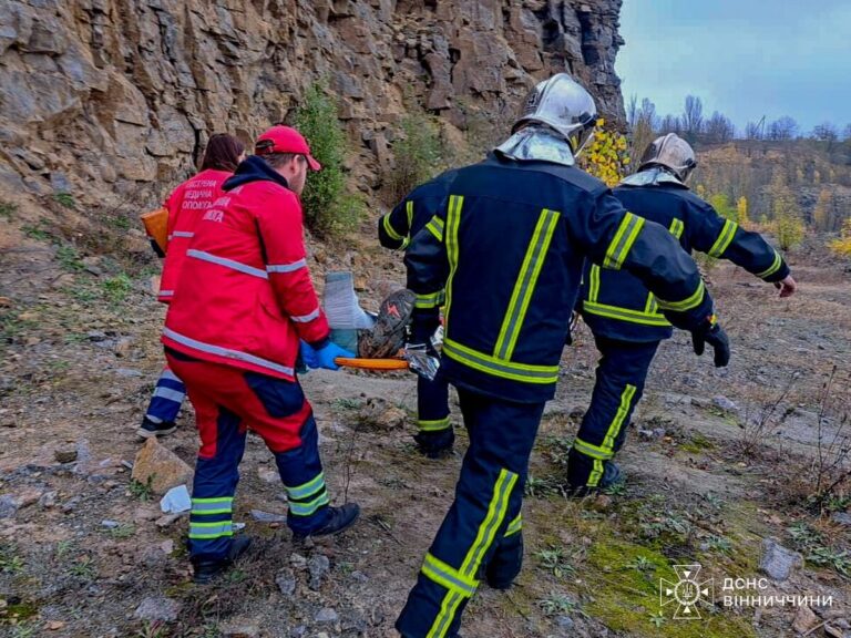 У Вінниці 50-річнний чоловік впав у кар’єр