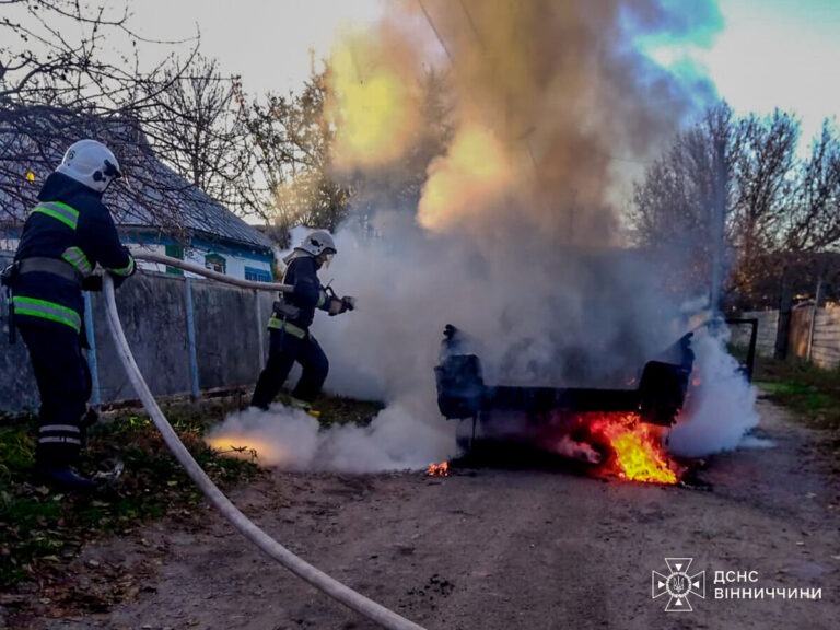 У Бершадській громаді загорівся автомобіль