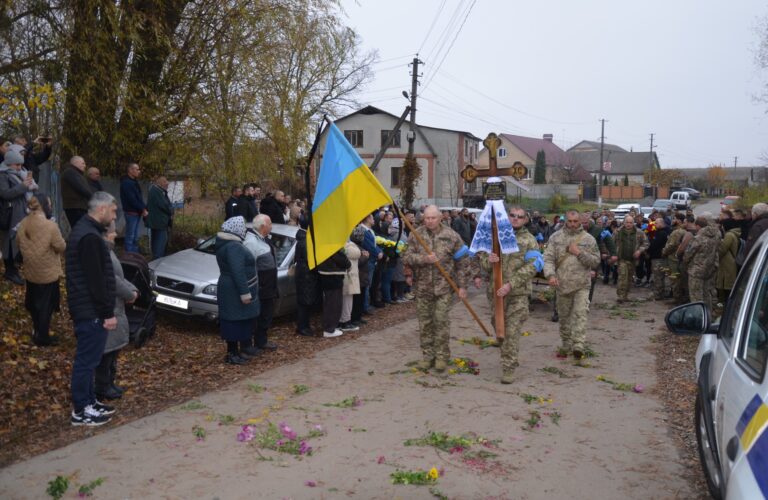 На Вінниччині попрощалися з воїном, який загинув на полігоні під час ракетного удару рф