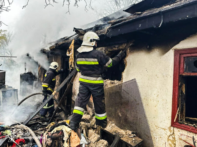 Минулої доби на Вінниччині рятувальники ліквідували 12 пожеж