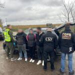 Допомагали чоловікам втікати за кордон: на Вінниччині затримали трьох іноземців