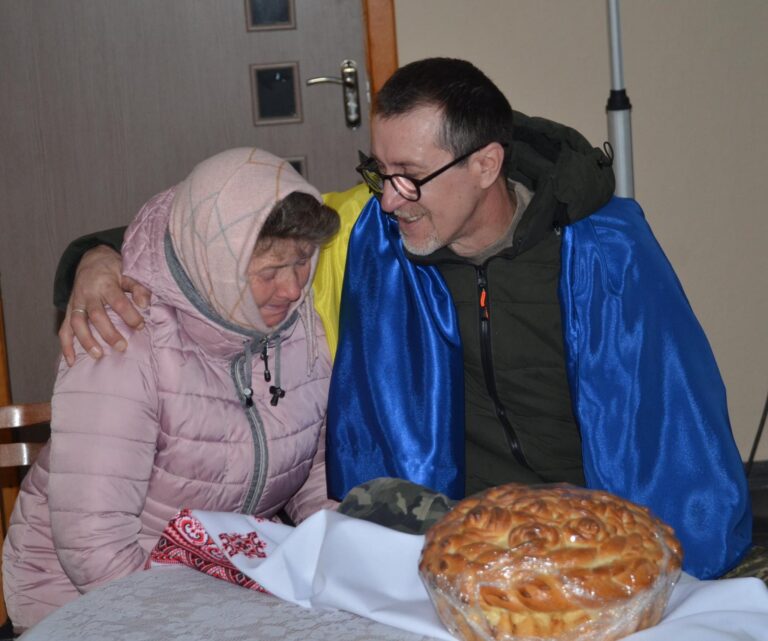 Після двох років неволі додому повернувся захисник із Ямпільщини Юрій Дмитрієв