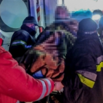 Коли дорога зраджує: на Вінниччині пенсіонерку у спецкріслі несли понад три кілометр