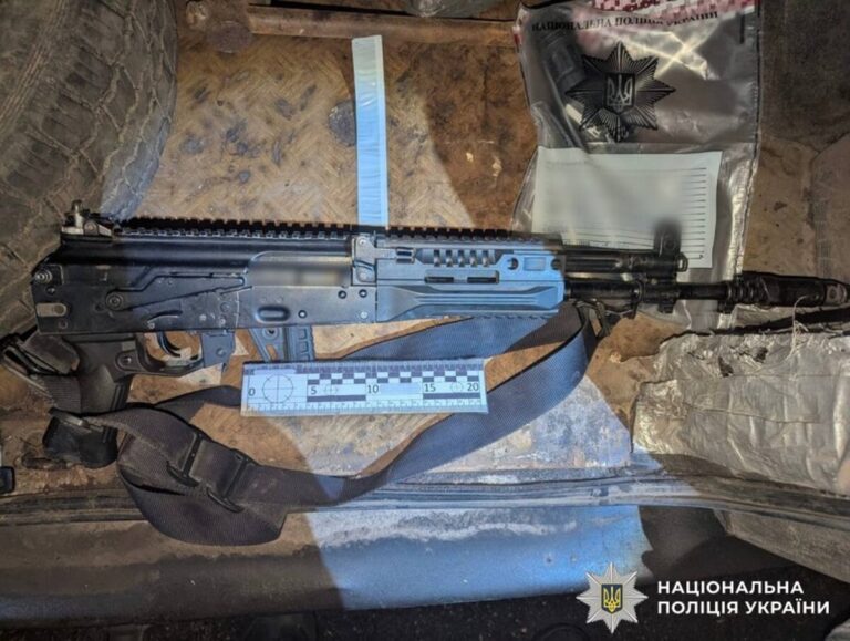 Сімейний конфлікт у Вінницькому районі закінчився виявленням арсеналу зброї