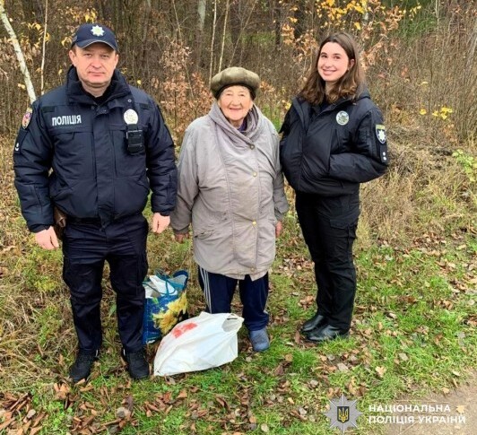 У Хмільницькому районі поліція розшукала пенсіонерку, яка заблукала в лісі