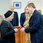 Азербайджанець з українським серцем: у Вінниці матері Героя вручили посмертні нагороди