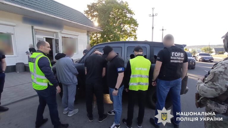 На Вінниччині судитимуть чоловіків, які переправляли призовників за кордон