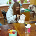 На Вінниччині школярі шиють спеціальні подушки для поранених військових