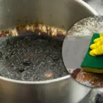 Пригорілі каструлі та сковорідки будуть як нові: як відчистити застарілий бруд за копійки