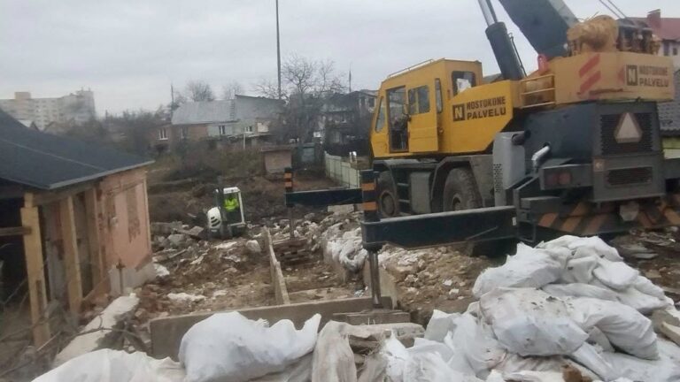 На вінничанина склали адмінпротоколи за незаконне будівництво на прибережній смузі