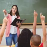 Хто навчатиме дітей? В Україні критично бракує вчителів