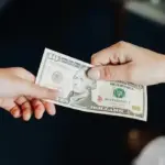У Бершаді п’яний водій трактора та його пасажир намагалися відкупитися від поліцейських