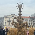 У Вінниці біля Вежі встановили чотириметровий дідух