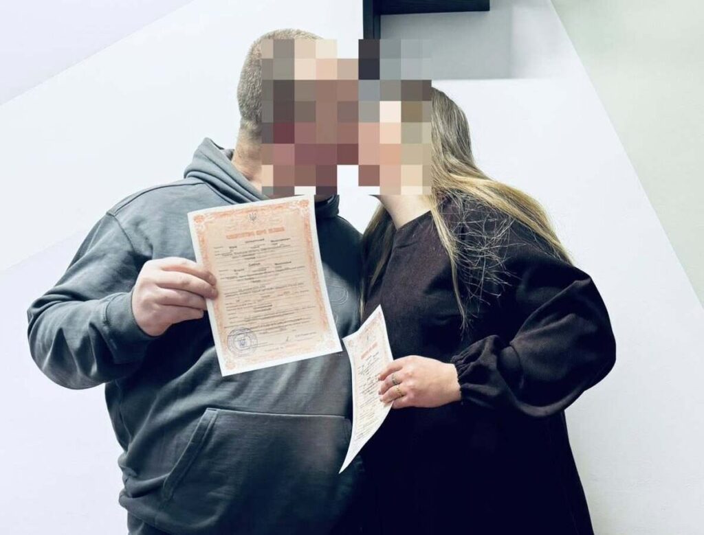 Різдвяне «так» за гратами: у вінницькій тюрмі відбулося весілля