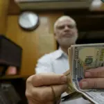 Долар і євро знову пішли вгору: курс валют на 30 грудня